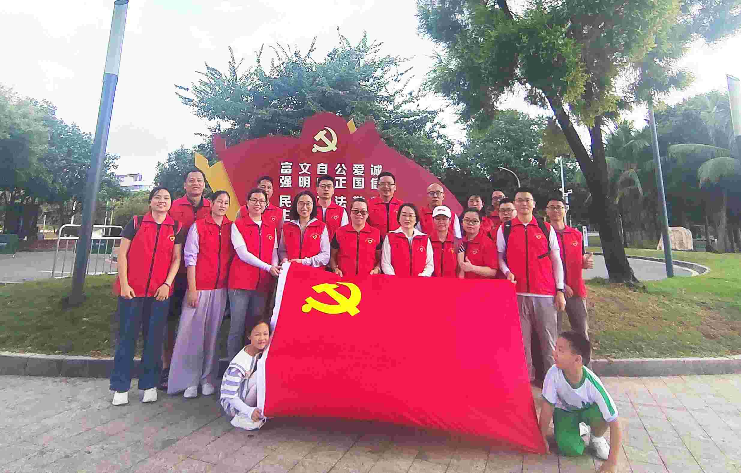 低碳环保 守护海洋｜丽江yth2206游艇会党支部发展净滩主题党日活动